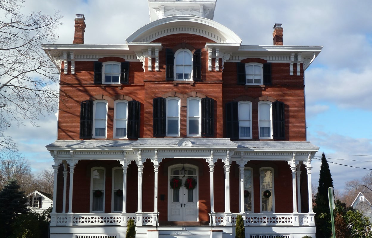 Photo of an attractive Victorian-era home